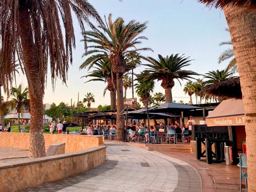 Eten op de boulevard van Caleta de Fuste