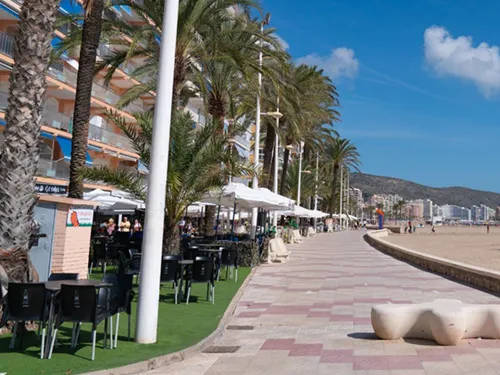 Auf der Strandpromenade von Cullera essen
