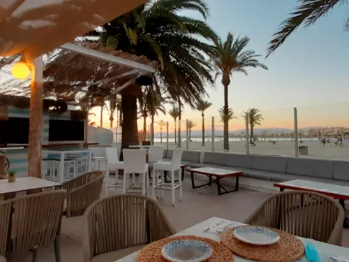 Comer en Paseo Maritimo del Arenal