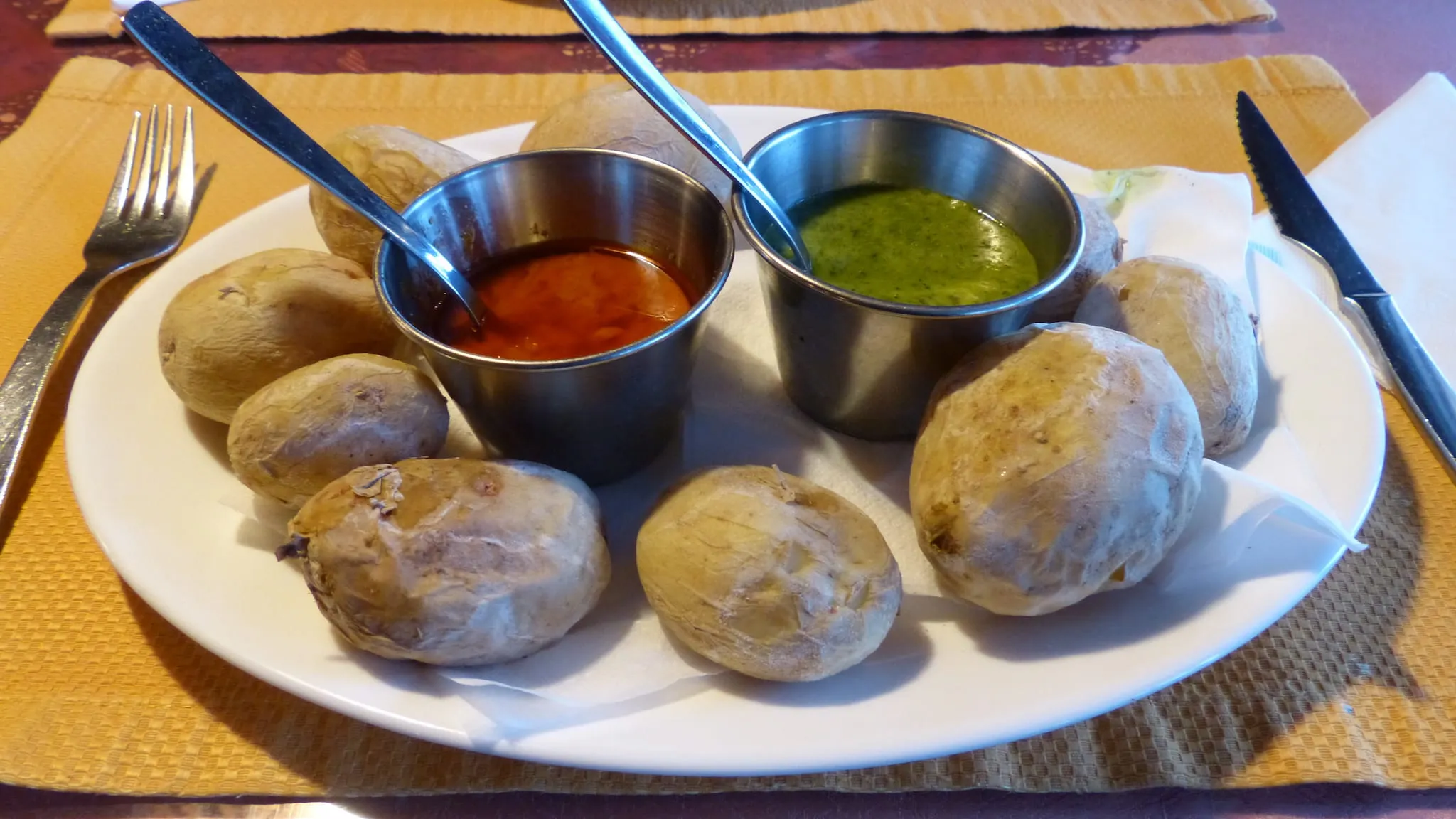 Runzelkartoffeln mit Mojo-Sauce