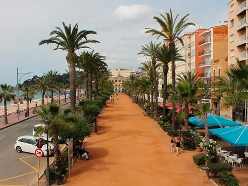 Restaurants op de boulevard van het strand van Lloret