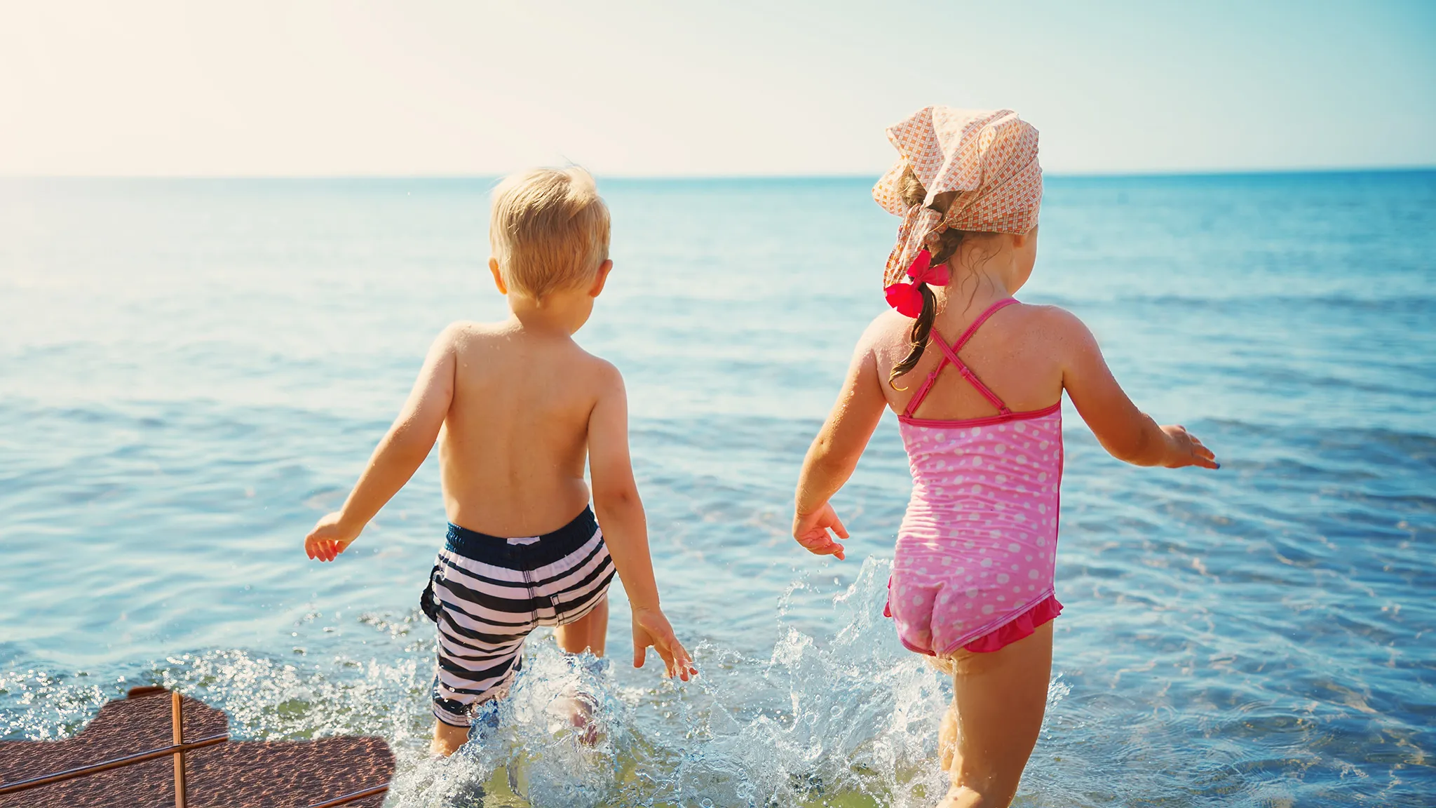niños en la playa