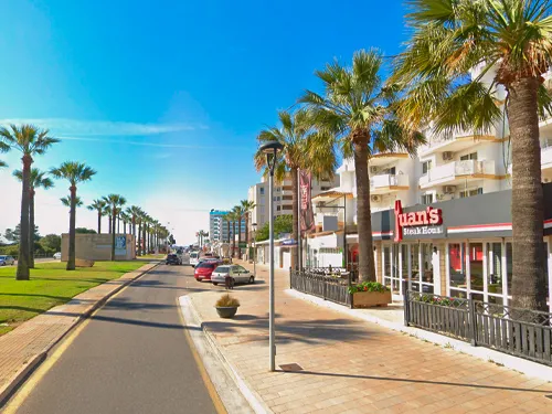 Restaurants on Avenida Las Palmeras