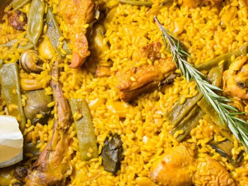 Valencianische Paella essen