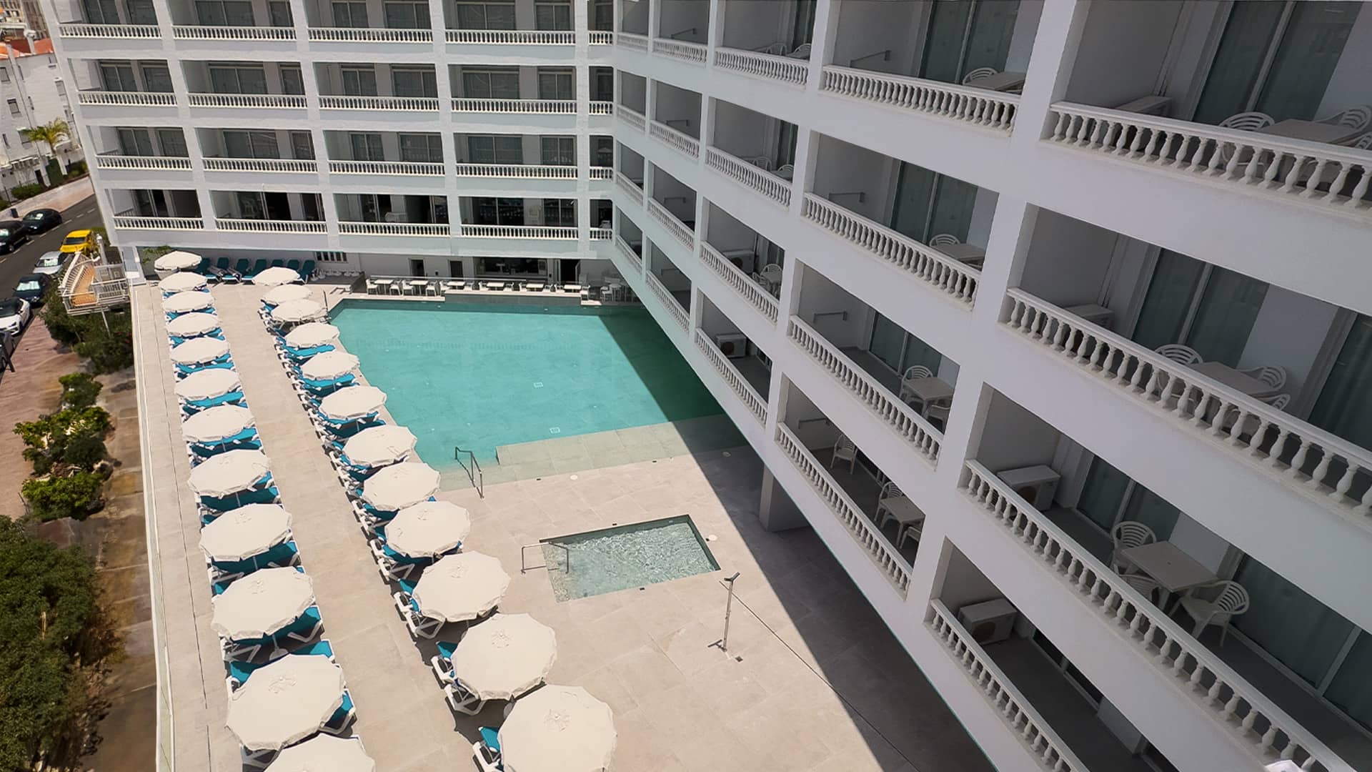 pool bluesea lagos de cesar
