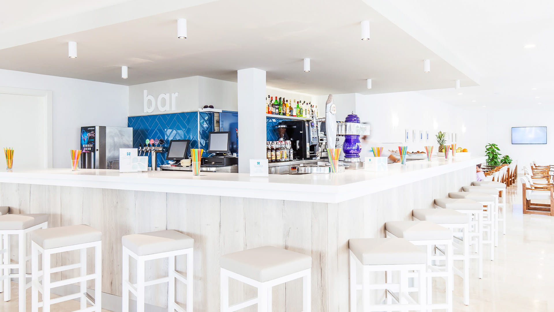 bar bluesea cala millor