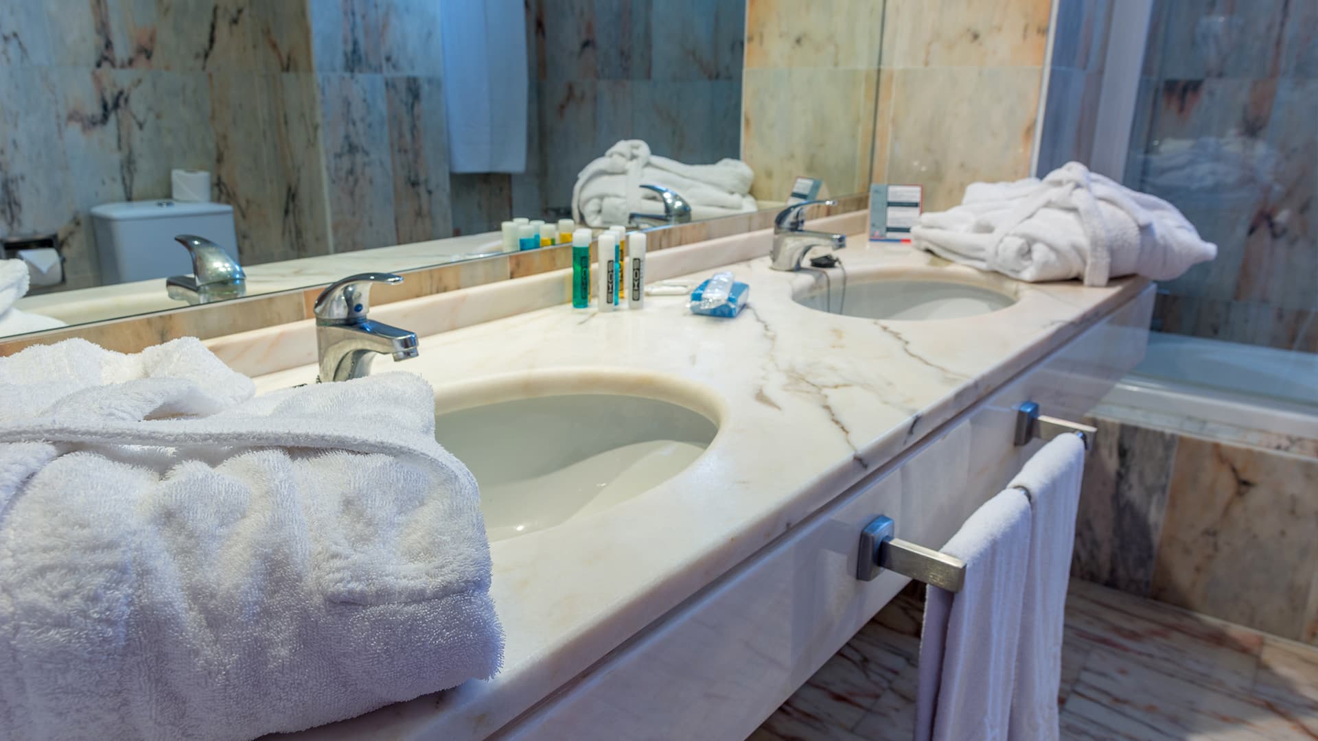 salle de bains junior suite hotel bluesea al andalus