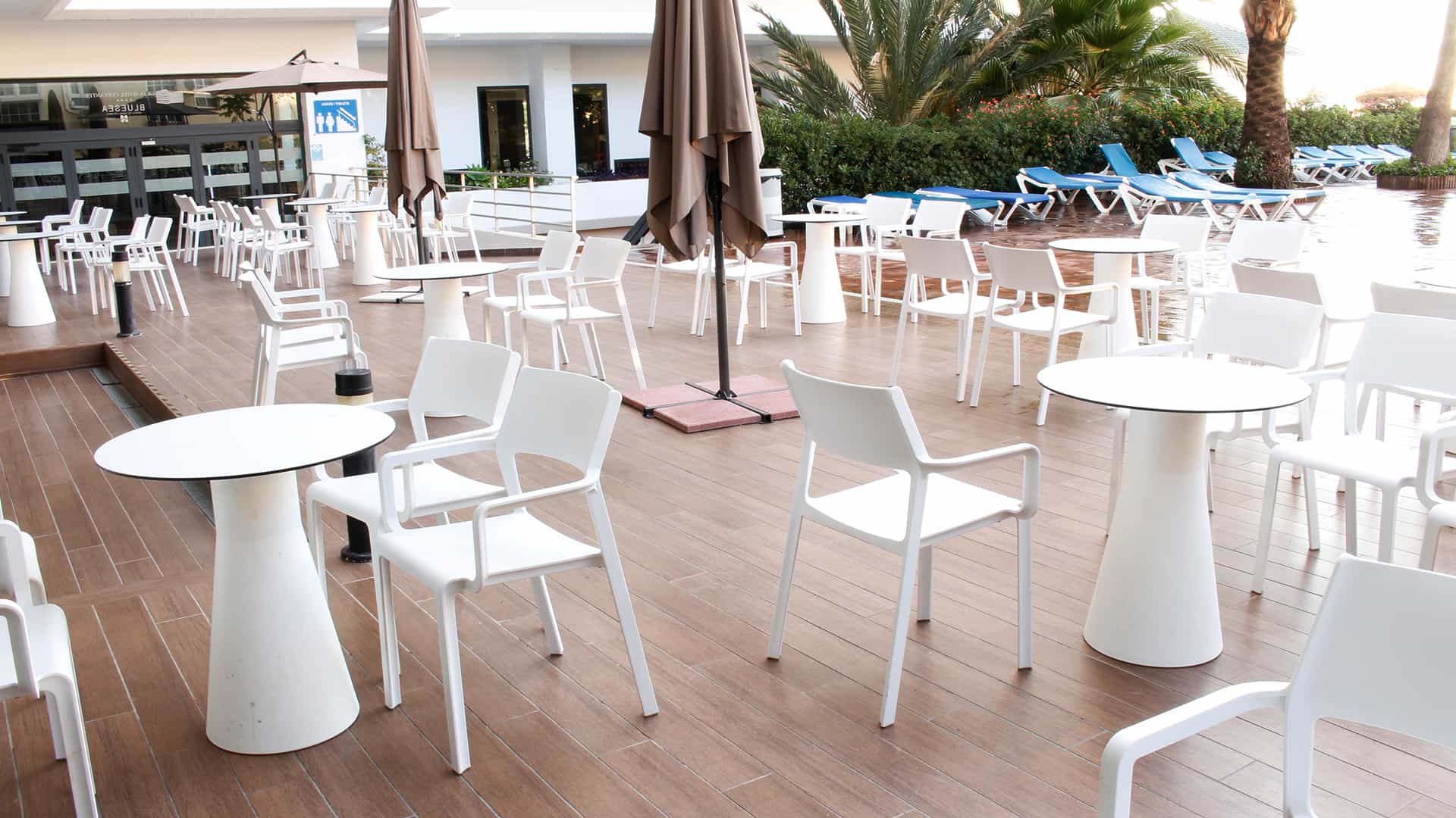 poolbar lobby en dulcinea bar gran cervantes