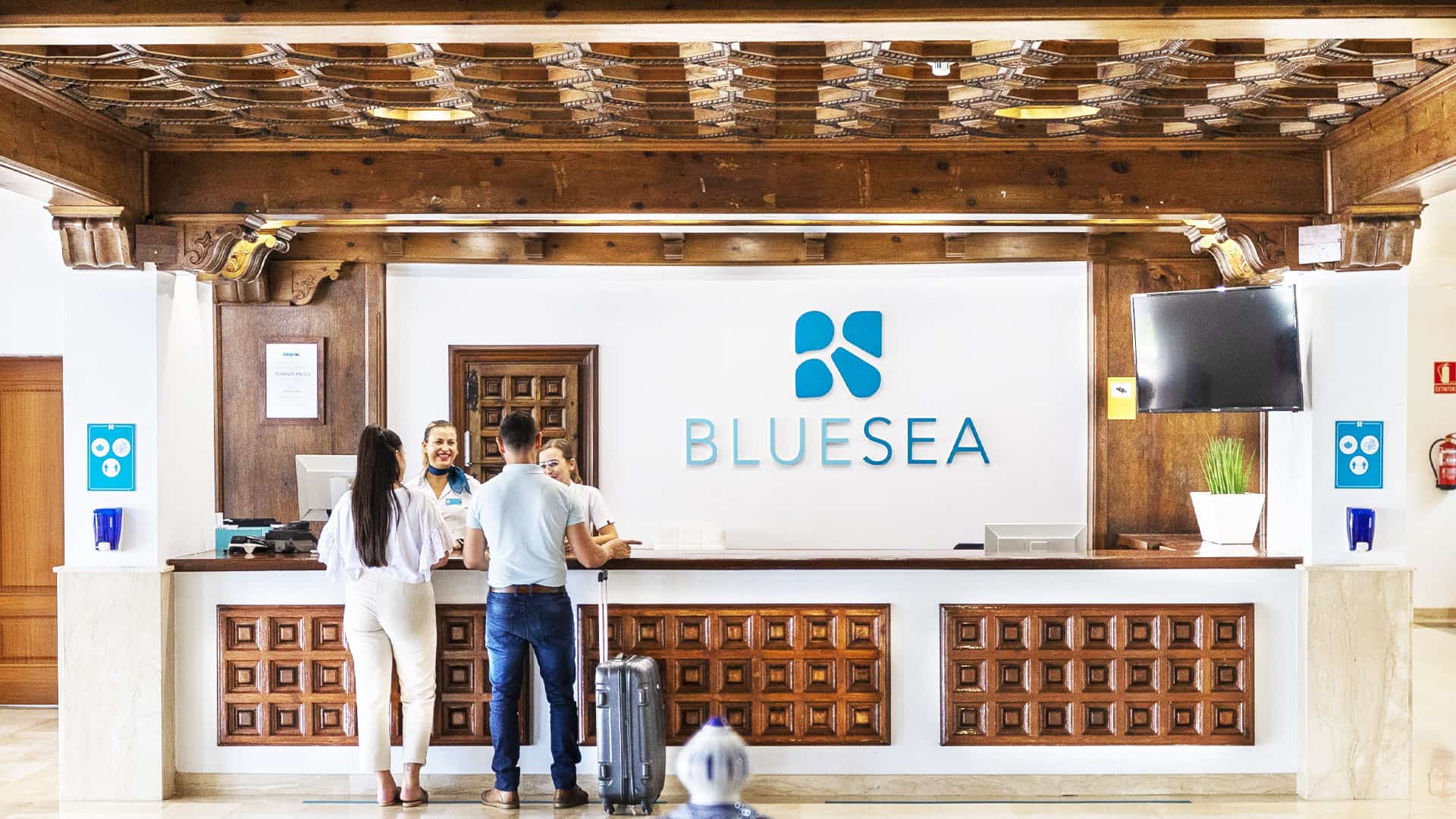 reception bluesea puerto resort